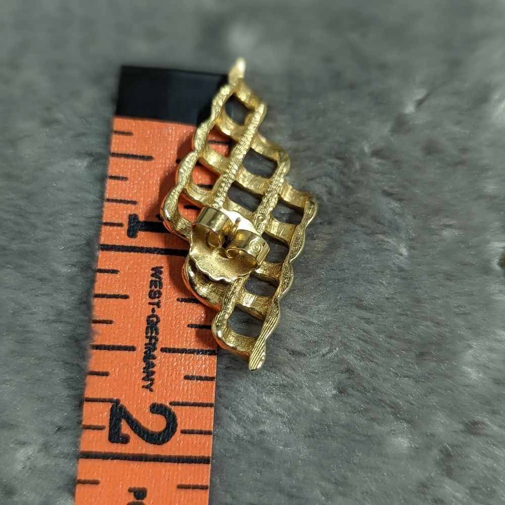 Vintage 80's Classic Wavey Goldtone Pierced Earrings - Picture 6 of 7